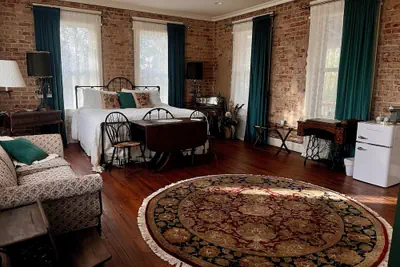 Photo 5 - Tanglewood Inn