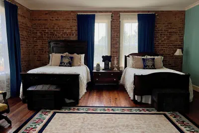 Photo 3 - Tanglewood Inn
