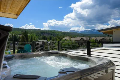 Photo 2 - Aprez Retreat 3 Bedroom Condo by RedAwning