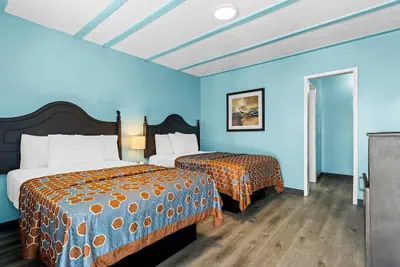 Photo 5 - Rodeway Inn & Suites North Hollywood Burbank Airport - Universal Area