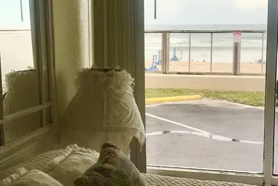 Photo 5 - Ocean Waves - Ocean Front at Symphony Beach Club
