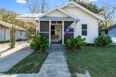Photo 3 - Spacious 4BR Retreat in the Heart of Lafayette