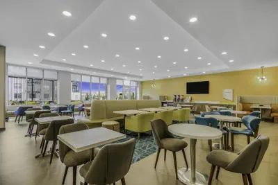 Photo 3 - Home2 Suites By Hilton Cincinnati Midtown Oakley