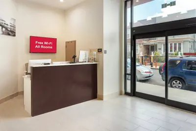Photo 4 - Red Roof Inn PLUS+ Jamaica, NY – JFK Airport