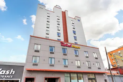 Photo 2 - Red Roof Inn PLUS+ Jamaica, NY – JFK Airport