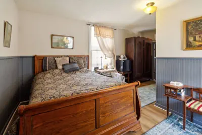 Photo 2 - Carroll Cottage 1 Bedroom by Main Street Bed & Breakfast