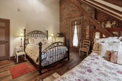 Photo 4 - Dickinson Room by Main Street Bed & Breakfast