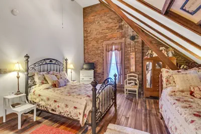 Photo 2 - Dickinson Room by Main Street Bed & Breakfast