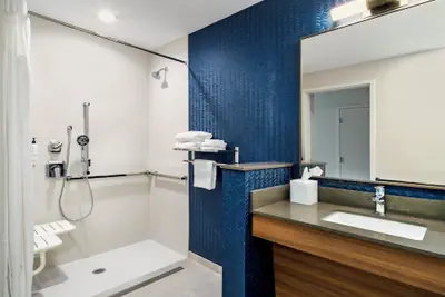 Photo 4 - Fairfield Inn & Suites Hanford