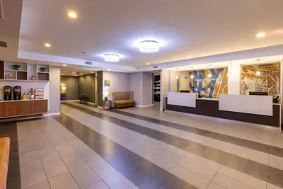 Photo 3 - La Quinta Inn & Suites by Wyndham Tulsa Downtown/Route 66
