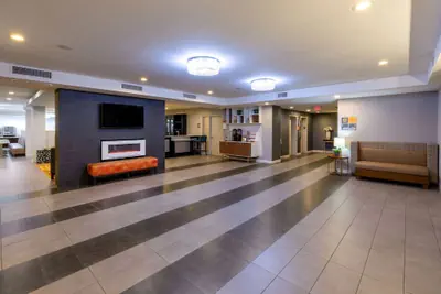 Photo 4 - La Quinta Inn & Suites by Wyndham Tulsa Downtown/Route 66