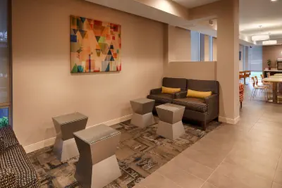 Photo 5 - La Quinta Inn & Suites by Wyndham Tulsa Downtown/Route 66