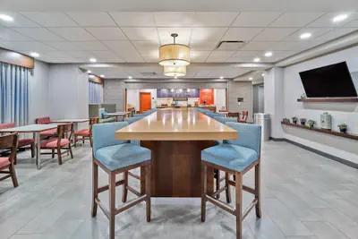 Photo 5 - Hampton Inn Omaha Midtown-Aksarben Area