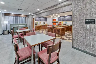 Photo 4 - Hampton Inn Omaha Midtown-Aksarben Area