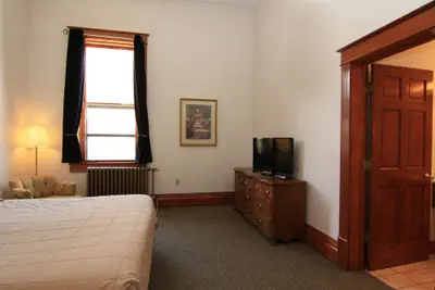 Photo 4 - Town Hall Inn