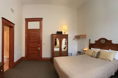 Photo 3 - Town Hall Inn