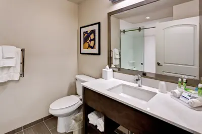 Photo 5 - Holiday Inn Express & Suites Manhattan by IHG
