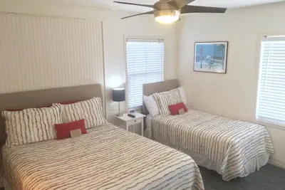Photo 4 - Sea View Inn at the Beach