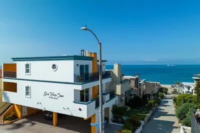 Photo 2 - Sea View Inn at the Beach