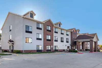 Photo 2 - Comfort Inn & Suites Emporia