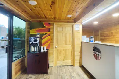 Photo 3 - Tennessee Mountain Lodge Riverside by OYO