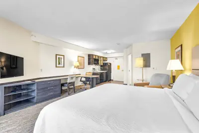 Photo 5 - Candlewood Suites Erie by IHG