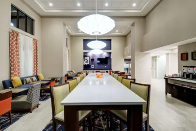 Photo 3 - Hampton Inn & Suites Springfield/Downtown
