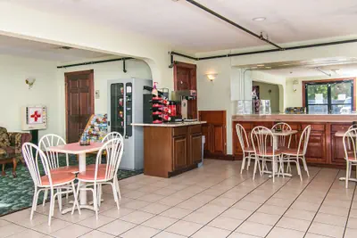 Photo 4 - Jubilee Inn