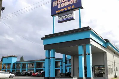 Photo 2 - Holiday Lodge Salem,OR