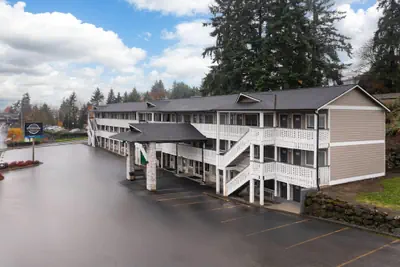 Photo 2 - Basecamp Puyallup a Travelodge by Wyndham