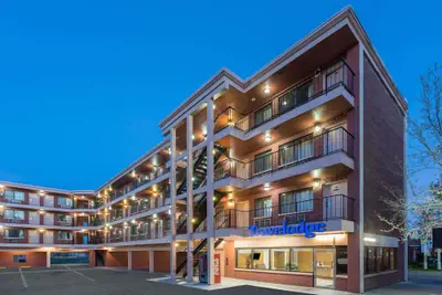 Photo 2 - Travelodge by Wyndham Reno Downtown