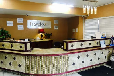 Photo 3 - Travelodge by Wyndham Reno Downtown