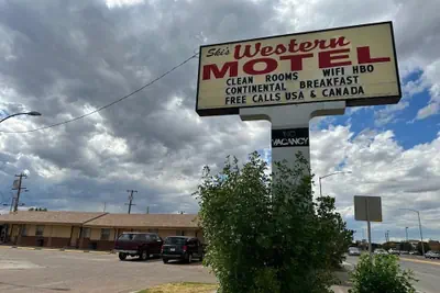 Photo 2 - Ski's Western Motel