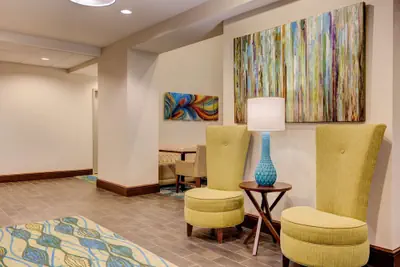 Photo 4 - Hampton Inn & Suites Manchester