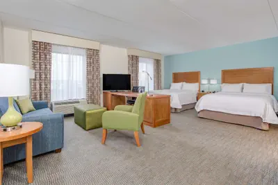 Photo 5 - Hampton Inn & Suites Manchester