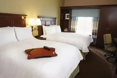 Photo 5 - Hampton Inn & Suites Milwaukee/Franklin