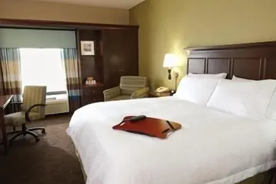 Photo 4 - Hampton Inn & Suites Milwaukee/Franklin