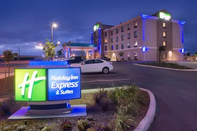 Photo 2 - Holiday Inn Express & Suites Bakersfield Airport by IHG