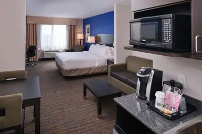 Photo 5 - Holiday Inn Express & Suites Bakersfield Airport by IHG