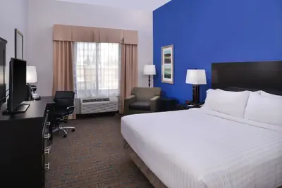 Photo 3 - Holiday Inn Express & Suites Bakersfield Airport by IHG
