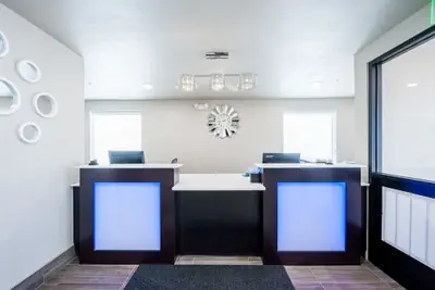 Photo 3 - Stratford House Inns - Edmond