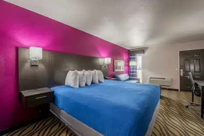 Photo 4 - Stratford House Inns - Edmond