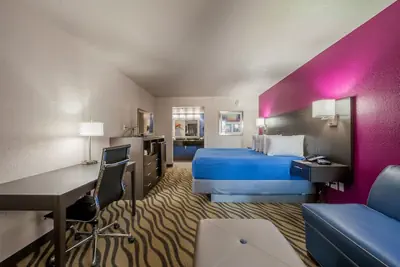 Photo 2 - Stratford House Inns - Edmond
