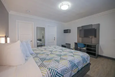 Photo 4 - Motel 6 Tustin, CA – Orange County