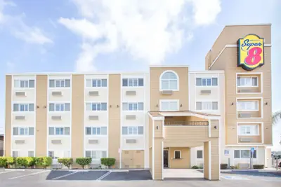 Photo 2 - Super 8 by Wyndham National City Chula Vista