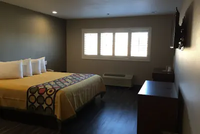 Photo 5 - Super 8 by Wyndham National City Chula Vista