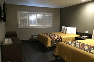 Photo 4 - Super 8 by Wyndham National City Chula Vista