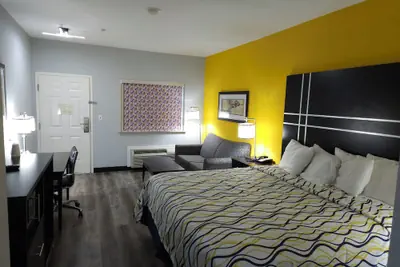 Photo 4 - Executive Inn and Suites Tyler