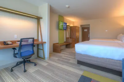 Photo 5 - Holiday Inn Express & Suites Tulsa Midtown by IHG