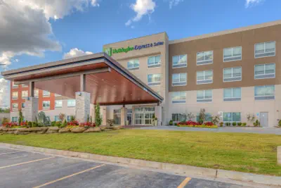 Photo 2 - Holiday Inn Express & Suites Tulsa Midtown by IHG
